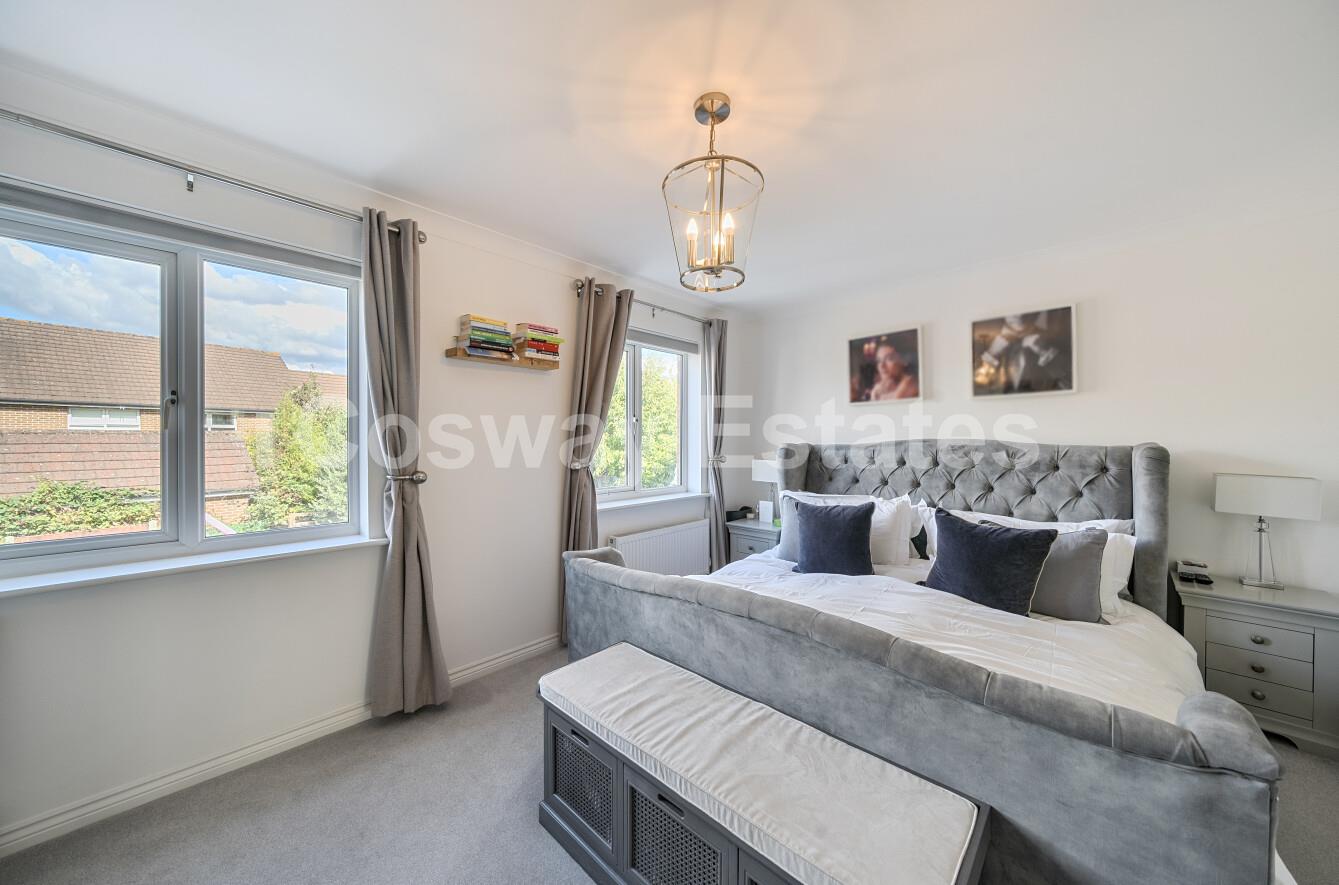 Bampton Drive, Mill Hill, NW7, London